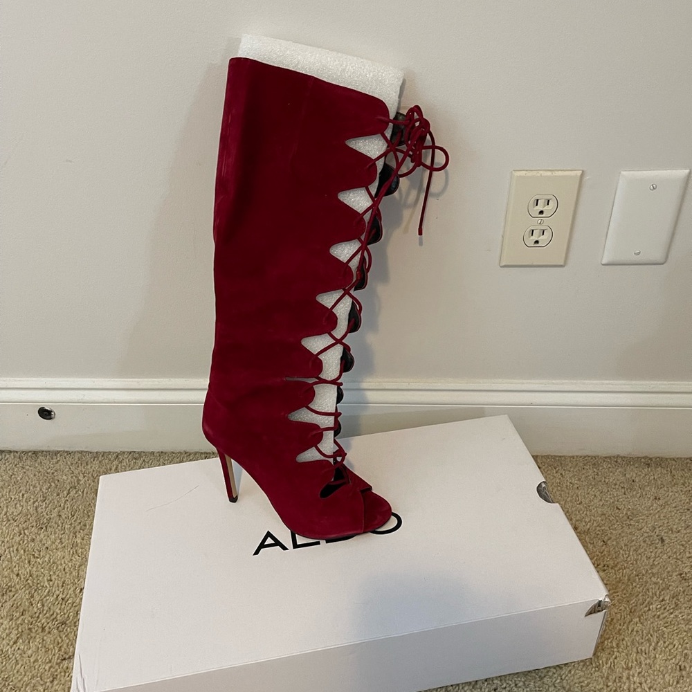 Aldo string up heels!